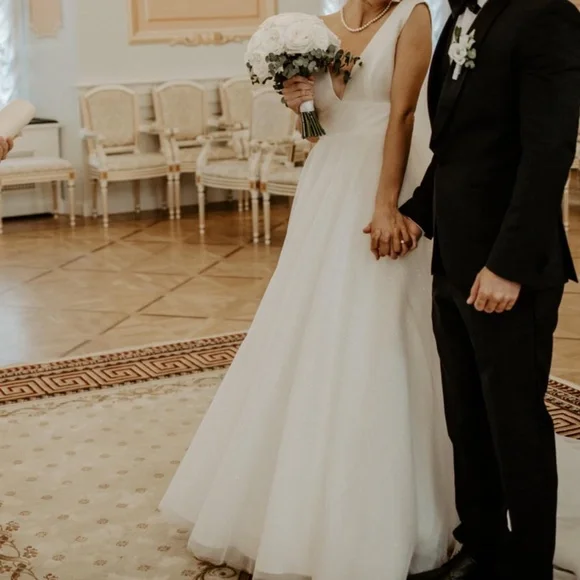 A-line Wedding Dress with elegant low Back
